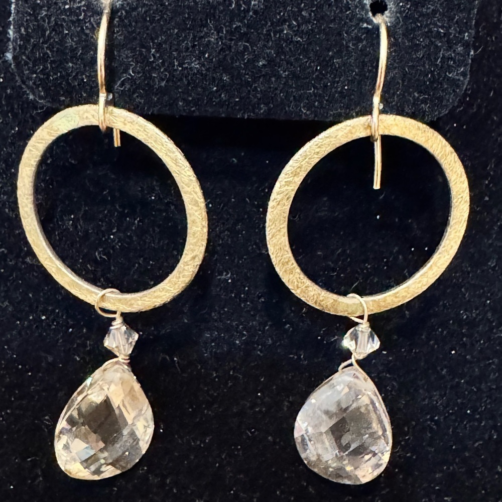 New handcrafted Sundance charm Antique Gold Finished clear quartz bezel Earrings